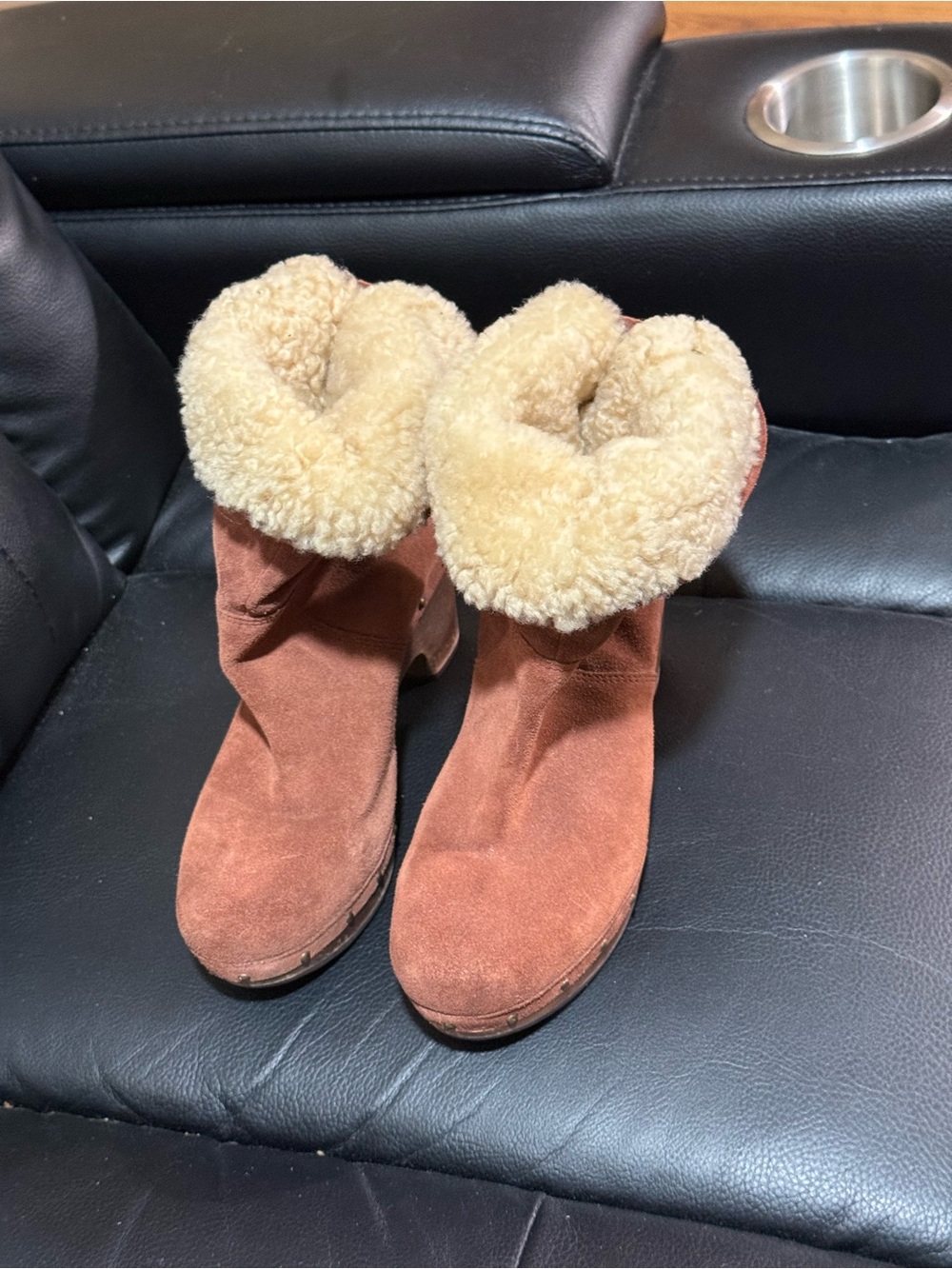 UGG Chestnut Suede Shearling Cuff Winter Boots Size 7